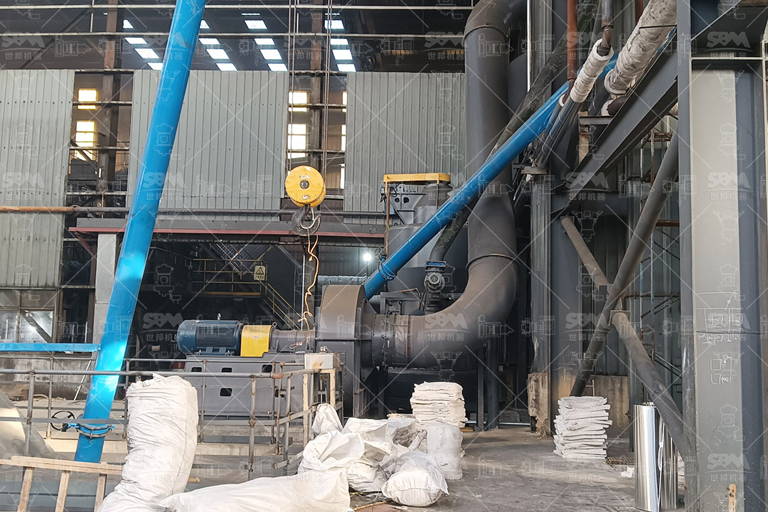 Gypsum quarry with extraction equipment